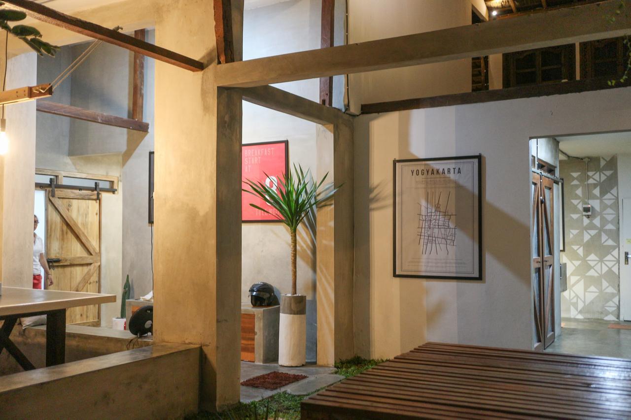 Trava House Hostel Yogyakarta Exterior photo